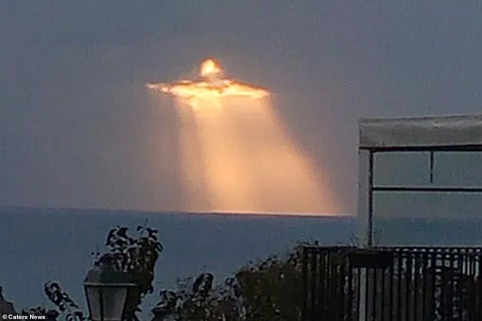 Over Italy, a stunning picture of “Jesus” emerges in the sky as the sun breaks through the clouds.