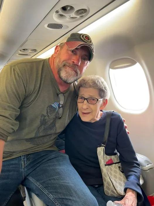 An 88-year-old stranger receives a man’s first-class seat, which moves the woman to tears.