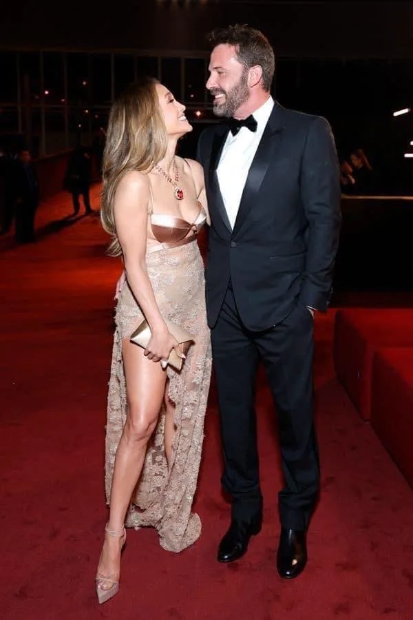 What Ben Affleck said to Jennifer Lopez during their famous red carpet “argument” is revealed by lip readers.