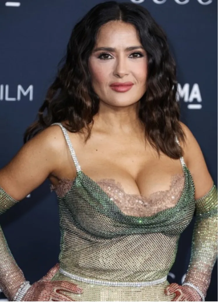 The provocative outfit of Salma Hayek came as a big disappointment for the fans.