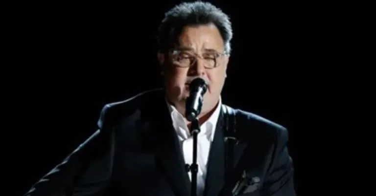 After Being Told He Can’t Sing About Jesus, Vince Gill Steps On Stage And Belts Out Popular Gospel