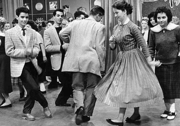 Do You Remember “The Stroll” Dance from the 1950s?