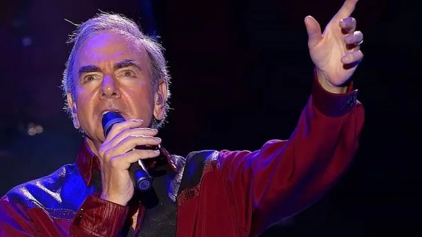 Neil Diamond’s patriotic explosion with “America” (VIDEO)