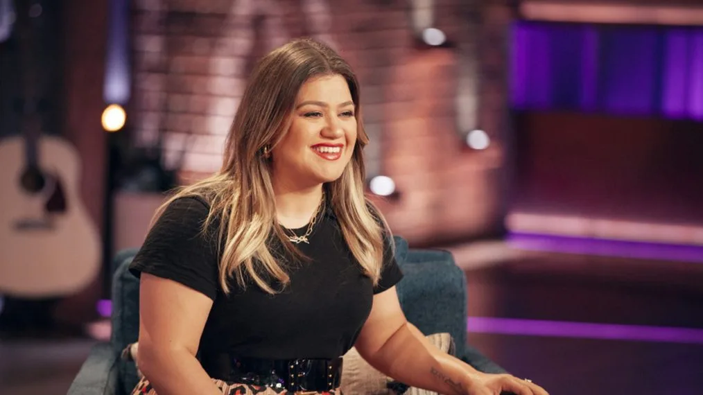 Kelly Clarkson leaves Los Angeles for…