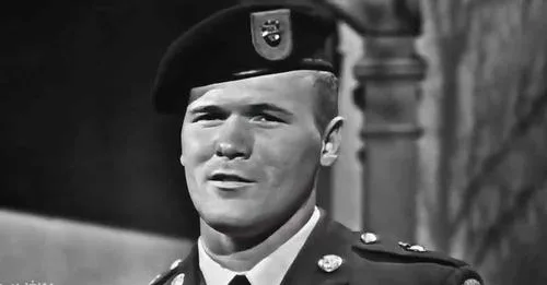 Experience the Heroism of Sgt. Barry Sadler’s ‘Ballad of the Green Berets’ in 1966