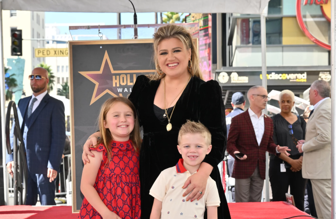 Kelly Clarkson Openly Supports Span’king As A Means Of Parenting, Sees “Nothing Wrong”