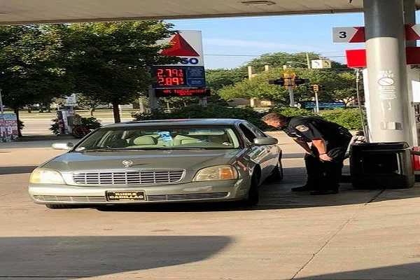 Elderly woman counts $3 in coins at gas station, then cop steps in and does this