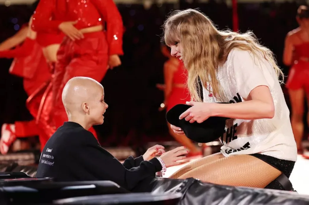 Taylor Swift Gives ’22’ Hat to 9-Year-Old Girl with Cancer at Sydney Eras Tour, Granting Her ‘Wish’