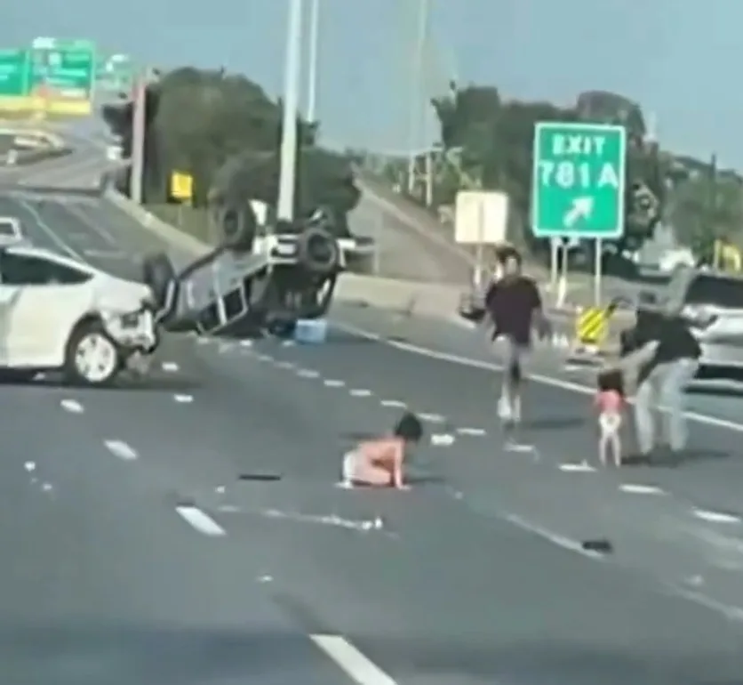 Shocking video shows two toddlers walking in middle of Texas highway after rollover crash