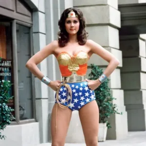 Lynda Carter proudly shares why she embraces natural beauty: “I am who I am,” she boldly declares.