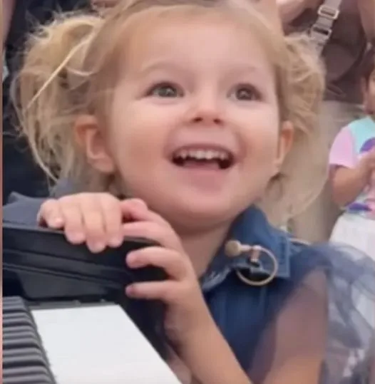 3-Year-Old Crashes Pianist’s Performance — Then Stuns Crowd With Her Singing!