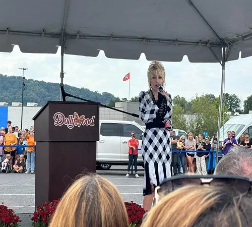 Dolly Parton  announce a personal donation of $1 million to support recovery efforts in Cocke County.