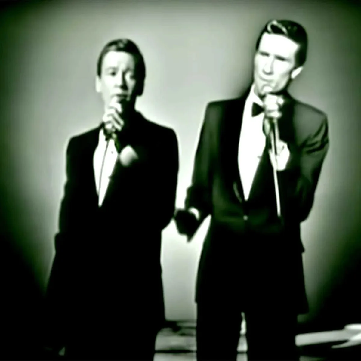 The Righteous Brothers Stun The Crowd With “You’ve Lost That Loving Feeling”