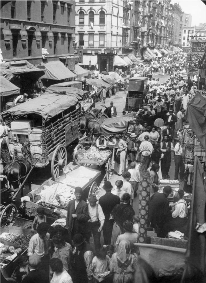 Daily life in the Streets of New York City, 1903.