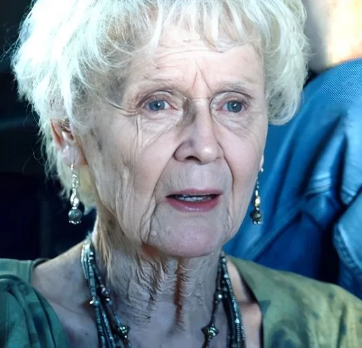 Do you remember the older actress who played the role of old Rose in the movie “Titanic”?