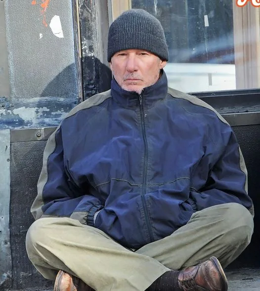 Richard Gere spotted old and unrecognizable – woman thinks he’s homeless, gives star leftovers