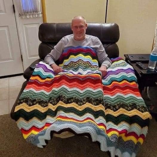 My father is a reserved man, he didn’t want me to post his work out of shame, but it’s beautiful and I wanted everyone to see that crochet men have a lot of talent too!